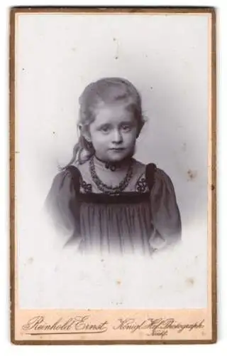 Fotografie Reinhold Ernst, Görlitz, Moltkestrasse 13, Porträt eines jungen Mädchens