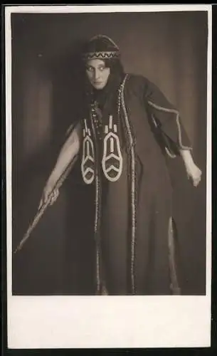 Fotografie Franz Xaver Setzer, Wien, Schauspielerin als Indianer Squaw