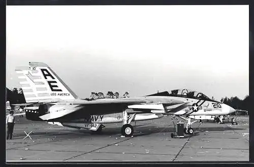 Fotografie Flugzeug Grumman F-14 der VF-142 Ghostriders, Navy Geschwader Flugzeugträger USS America in Ramstein