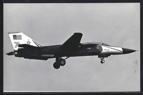 Fotografie Flugzeug General Dynamics F-111 Spirit of '76