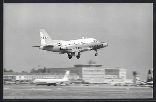 Fotografie Flugzeug North American T-39 der USAF TG478 kurz nach dem Start
