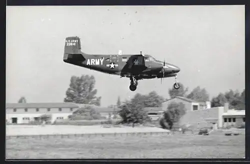 Fotografie Flugzeug Beechcraft L-23 Seminole 23841 der US-Army