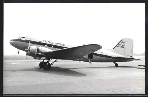 Fotografie Flugzeug Douglas DC-3 der British United G-AMSV auf dem Flughafen Berlin-Tempelhof