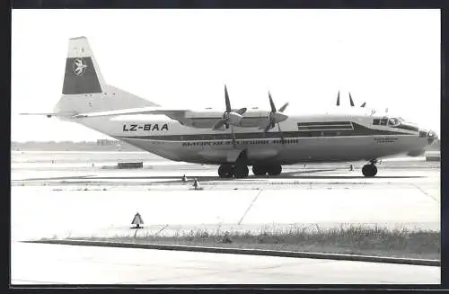 Fotografie Flugzeug Antonow An-12 Transportflugzeug der Bulgarian Airlines LZ-BAA