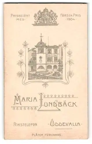 Fotografie Maria Lundbäck, Uddevalla, Ansicht Uddevalla, das Atelierhaus mit Garten, kgl. Wappen