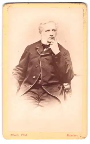 Fotografie J. Albert, München, Herr Carl Michael Rosipal, IHK Präseident 1852-1853, in nachdenklicher Pose