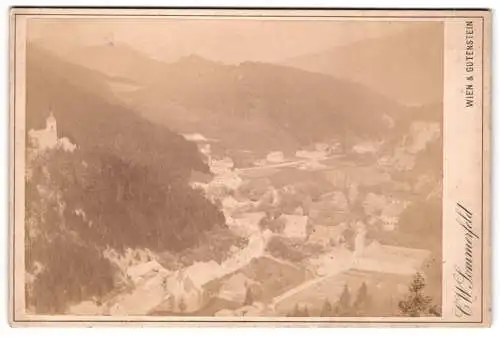 Fotografie C.W. Sommerfeld, Wien, Mariahilf, Ansicht Gutenstein, Blick auf den Ort mit Kapelle