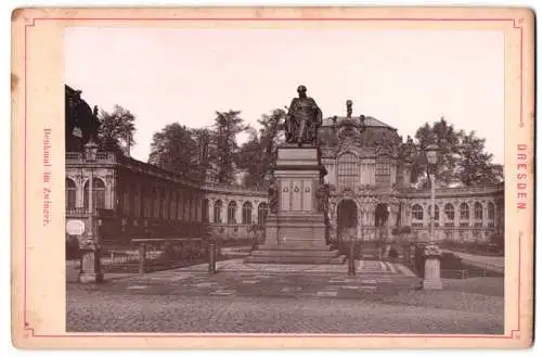 Fotografie unbekannter Fotograf, Ansicht Dresden, Denkmal im Zwinger