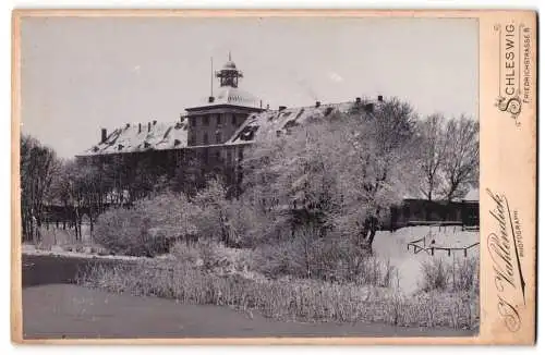 Fotografie J. Mahlenck, Schleswig, Friedrichstrasse 8, Ansicht Schleswig, Winterliche Ansicht des Schloss Gottorf