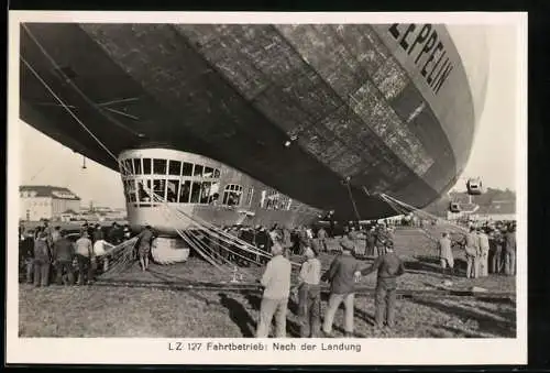 Fotografie Zeppelin LZ 127 wird am Boden vertaut nach der Landung