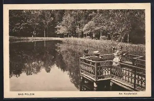 AK Bad Polzin, Am Karpfenteich, mit Besuchern