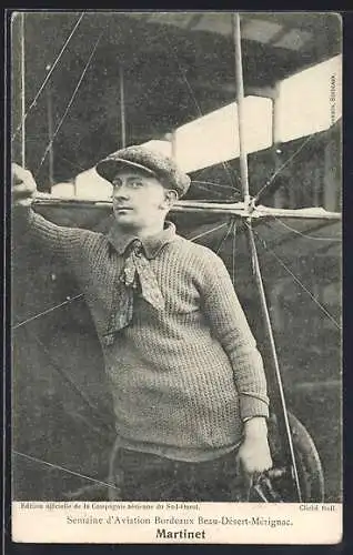 AK Pilot Martinet vor seinem Flugzeug