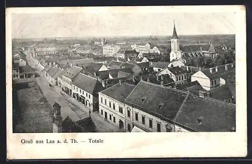 AK Laa a. d. Th., Totalansicht mit Kirche und Strassenpartie