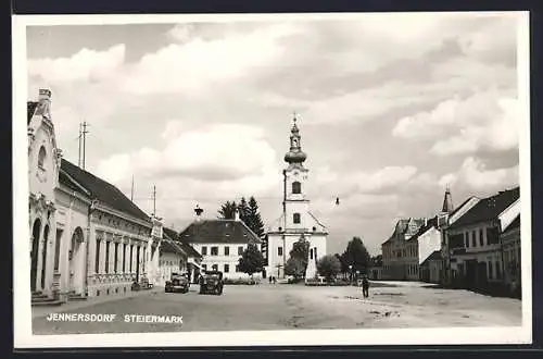 AK Jennersdorf /Steiermark, Strassenpartie mit Blick zur Kirche