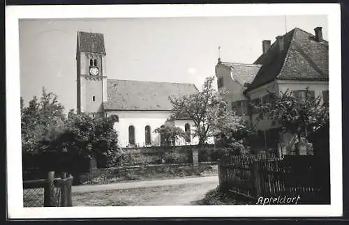 AK Apfeldorf, Strassenpartie mit Kirche und Villen