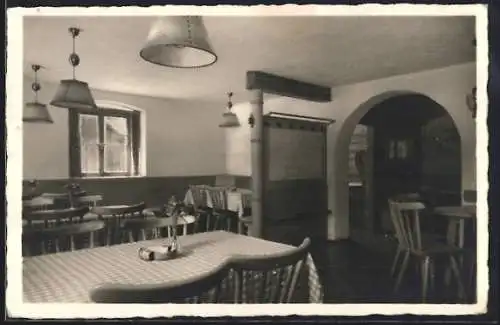 AK Friesenried, Gasthaus-Metzgerei X. Abel, Innenansicht Gastraum