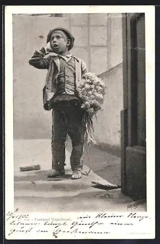AK Neapel / Napoli, Kleiner Junge in volkstypischer Tracht aus der Stadt