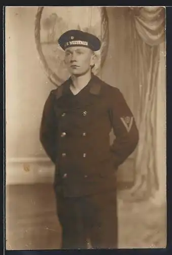 Foto-AK Matrose mit Mützenband Kriegsschiff SMS Westfalen