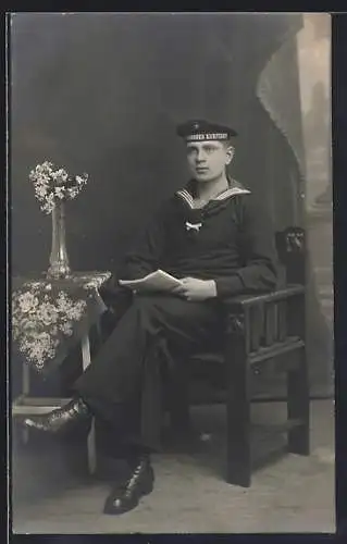 Foto-AK Matrose mit Mützenband Kriegsschiff SMS Grosser Kurfürst