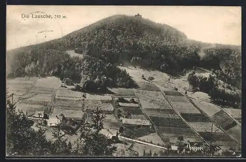 AK Die Lausche, Berg mit Feldern der Umgebung