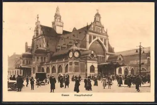 AK Essen, Hauptbahnhof mit Uhr und Passanten
