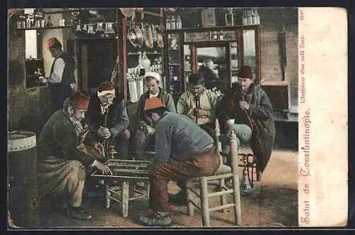 AK Constantinople / Istanbul, L`Interieur d`un café Turc, Türken rauchen Wasserpfeife
