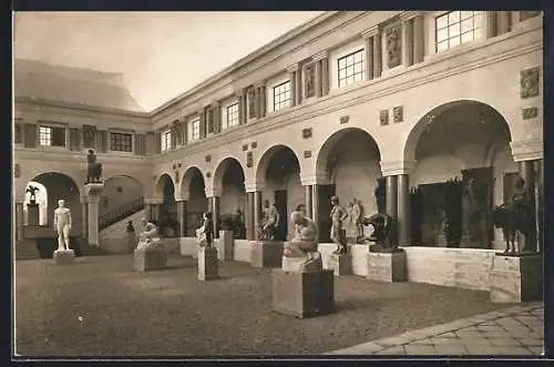 AK Dresden, Grosse Kunstausstellung 1908, Grosse Halle, Teilansicht mit Statuen