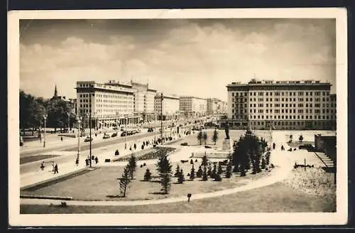 AK Berlin, Stalinallee mit dem Denkmal Stalins