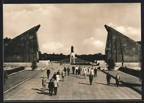 AK Berlin, Sowjetisches Ehrenmal Treptow