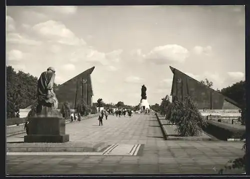 AK Berlin-Treptow, Sowjetisches Ehrenmal