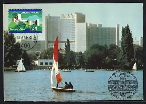 AK Wien, Internationales Zentrum vom Wasser aus mit Segelbooten