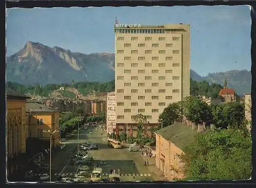 AK Salzburg, Hotel Europa mit Hauptbahnhof und Strassenverkehr