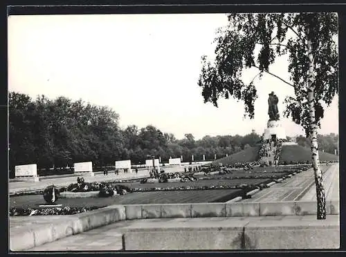 AK Berlin-Treptow, Sowjetisches Ehrenmal