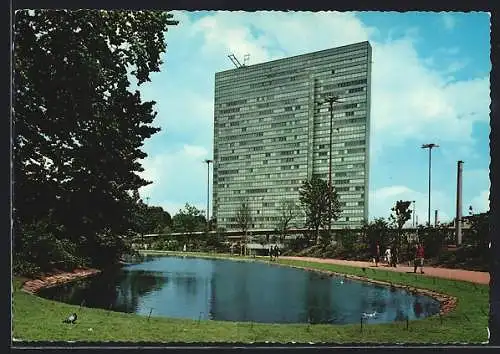 AK Düsseldorf, Blick vom Hofgarten auf Hochhaus der Phoenix-Rheinrohr AG