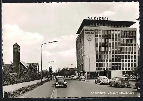AK Oldenburg, Vorsorge-Hochhaus mit Strasse und Kirche, VW-Käfer