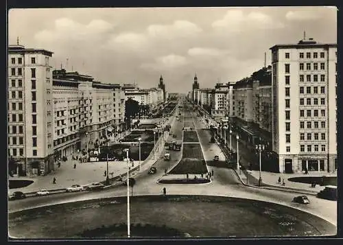 AK Berlin, Blick in die Stalinalee vom Strausberger Platz gesehen