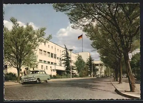 AK Bonn, Bundeshaus der BRD mit Autos