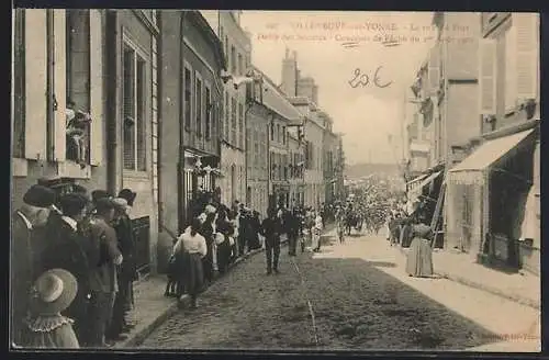 AK Villeneuve-sur-Yonne, La rue du Port, Concours de Pêche du 1er Août 1909