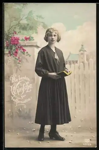 AK Mädchen mit langem schwarzen Kleid und Buch, Konfirmation