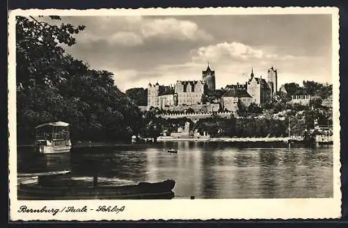 AK Bernburg /Saale, Das Schloss vom Wasser aus, Boote