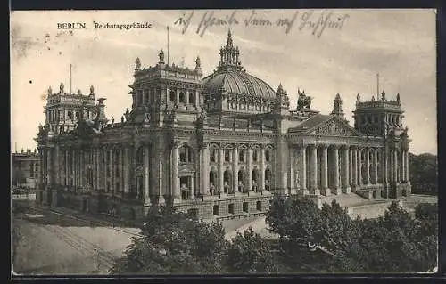 AK Berlin-Tiergarten, Reichstagsgebäude mit Strassenpartie