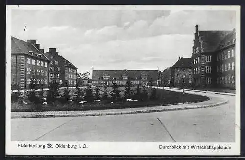 AK Oldenburg i. O., Flakabteilung 32, Durchblick mit Wirtschaftsgebäude
