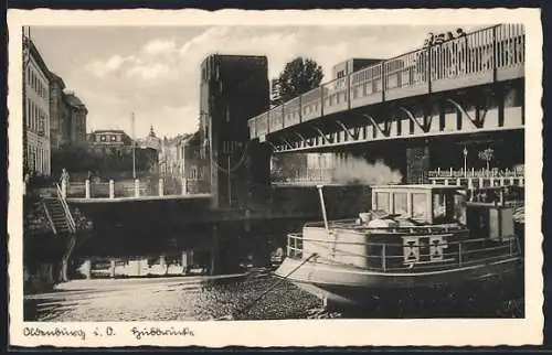 AK Oldenburg i. O., Boot unter der Hubbrücke