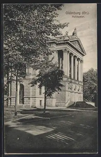 AK Oldenburg /Gr., Hoftheater mit Strassenpartie