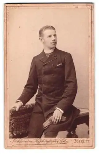 Fotografie M. Ackermann, Görlitz, Schützenstrasse 2, Eleganter junger Mann