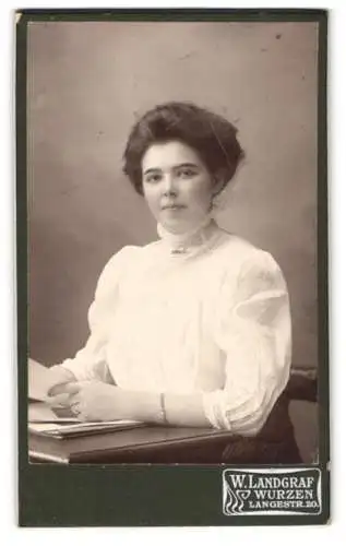 Fotografie W. Landgraf, Wurzen, Langestr. 20, Porträt einer jungen Frau