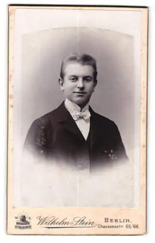 Fotografie Wilhelm Stein, Berlin, Chausseestr. 65/66, Porträt eines jungen Mannes