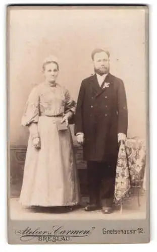 Fotografie Atelier Carmen, Breslau, Gneisenaustr. 12, Porträt eines elegant gekleideten Paares