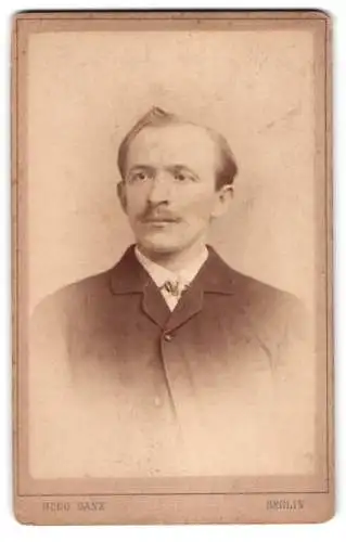Fotografie Hugo Danz, Berlin, Jerusalemer Strasse 28, Porträt eines Mannes