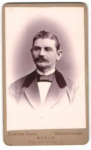 Fotografie Edmund Risse, Berlin, Unter den Linden 15, Porträt eines Herrn mit Schnurrbart